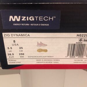 New Reebok Women’s size 8 never worn. Super comfy.